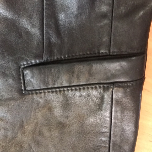 Buttery soft leather vest with multiple button down closure - Picture 4 of 8